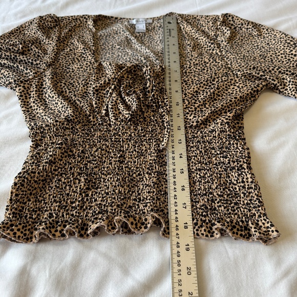 Revamped‎ Women's Leopard Print Half Sleeve Shirred Crop Top Medium V-Neck Tie - Picture 11 of 13